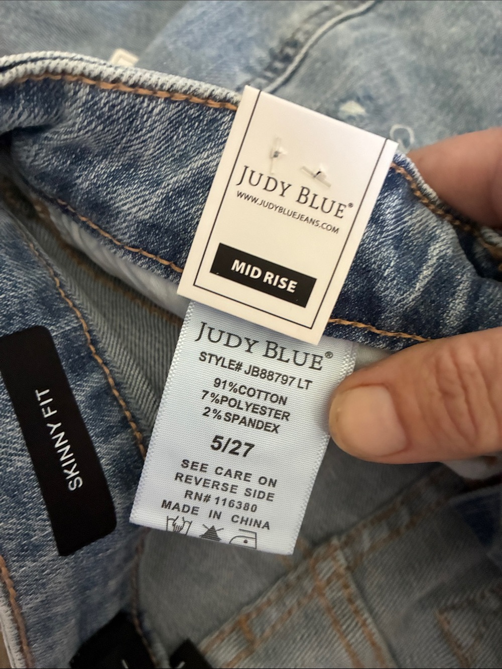 Judy Blue Light Wash Mid-Rise Destroyed Skinny Jeans- NWT- Size 5/27 - Picture 8 of 15